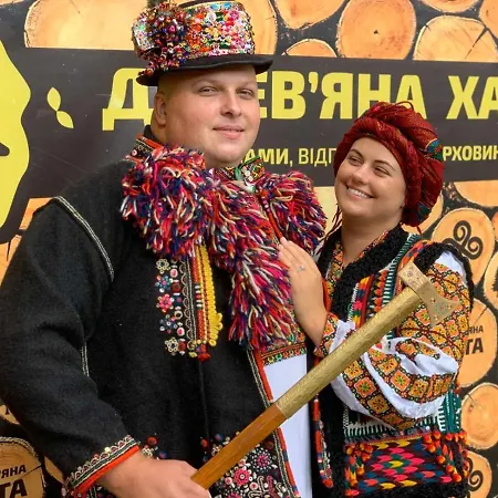 дерев*яна хата Верховина