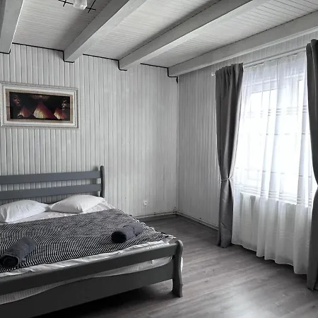 дерев*яна хата *